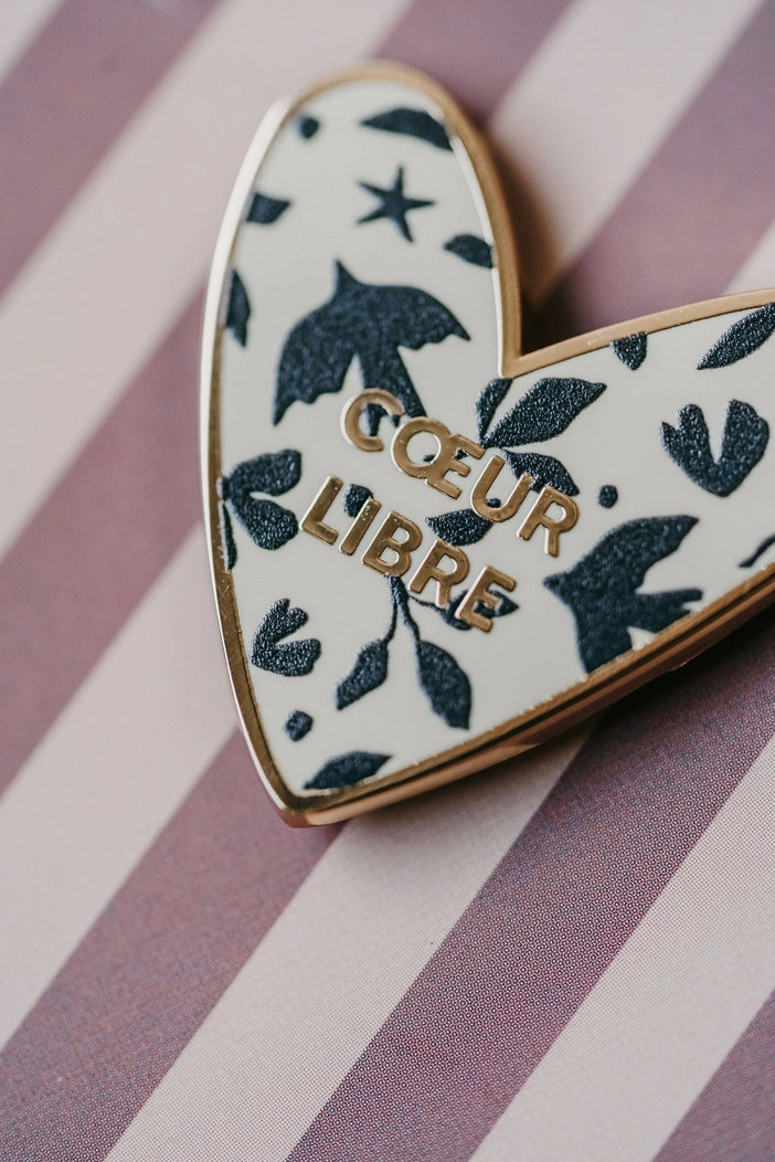 Pins Coeur Libre